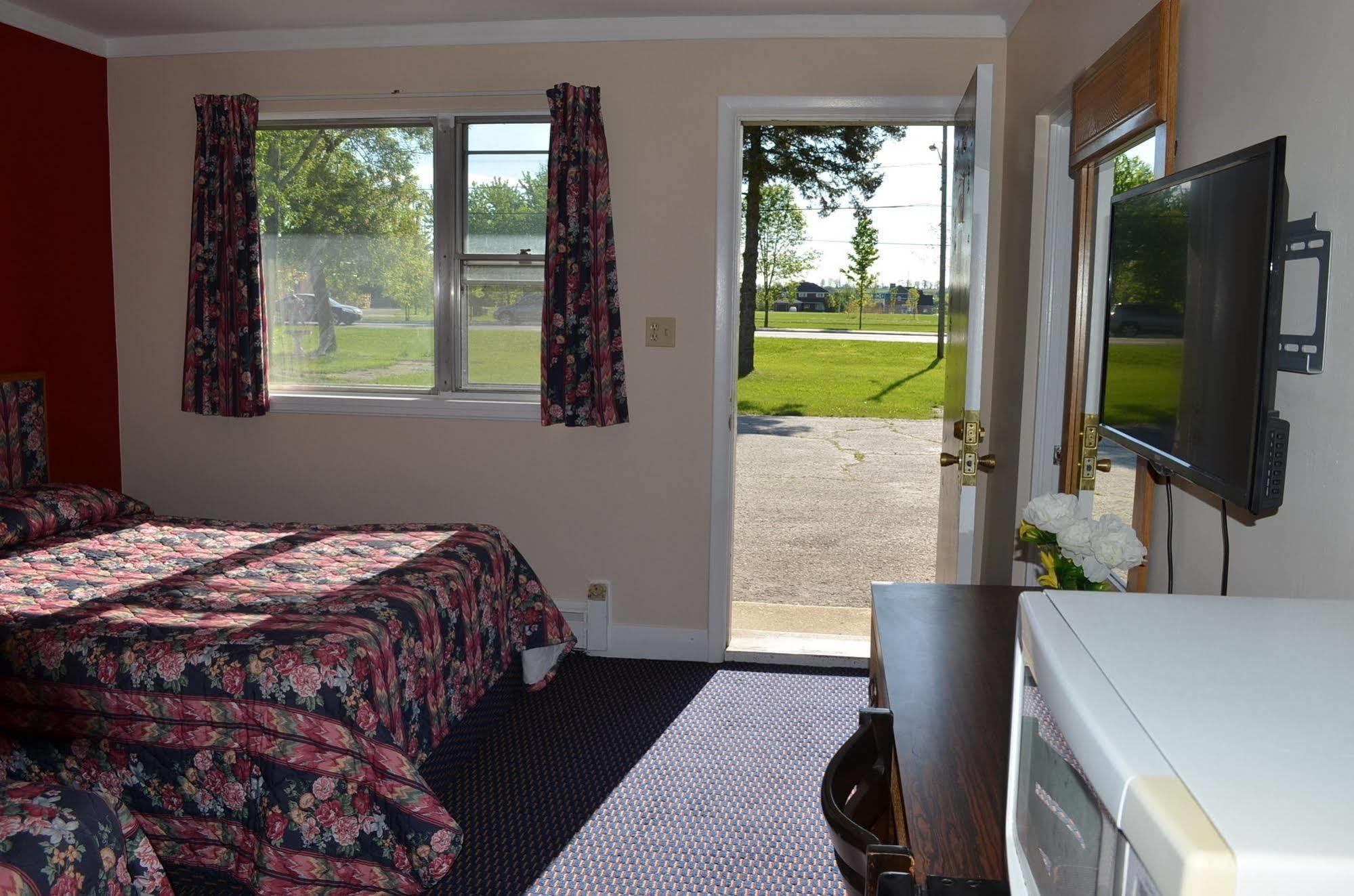 Walkerton Inn Motel ภายนอก รูปภาพ