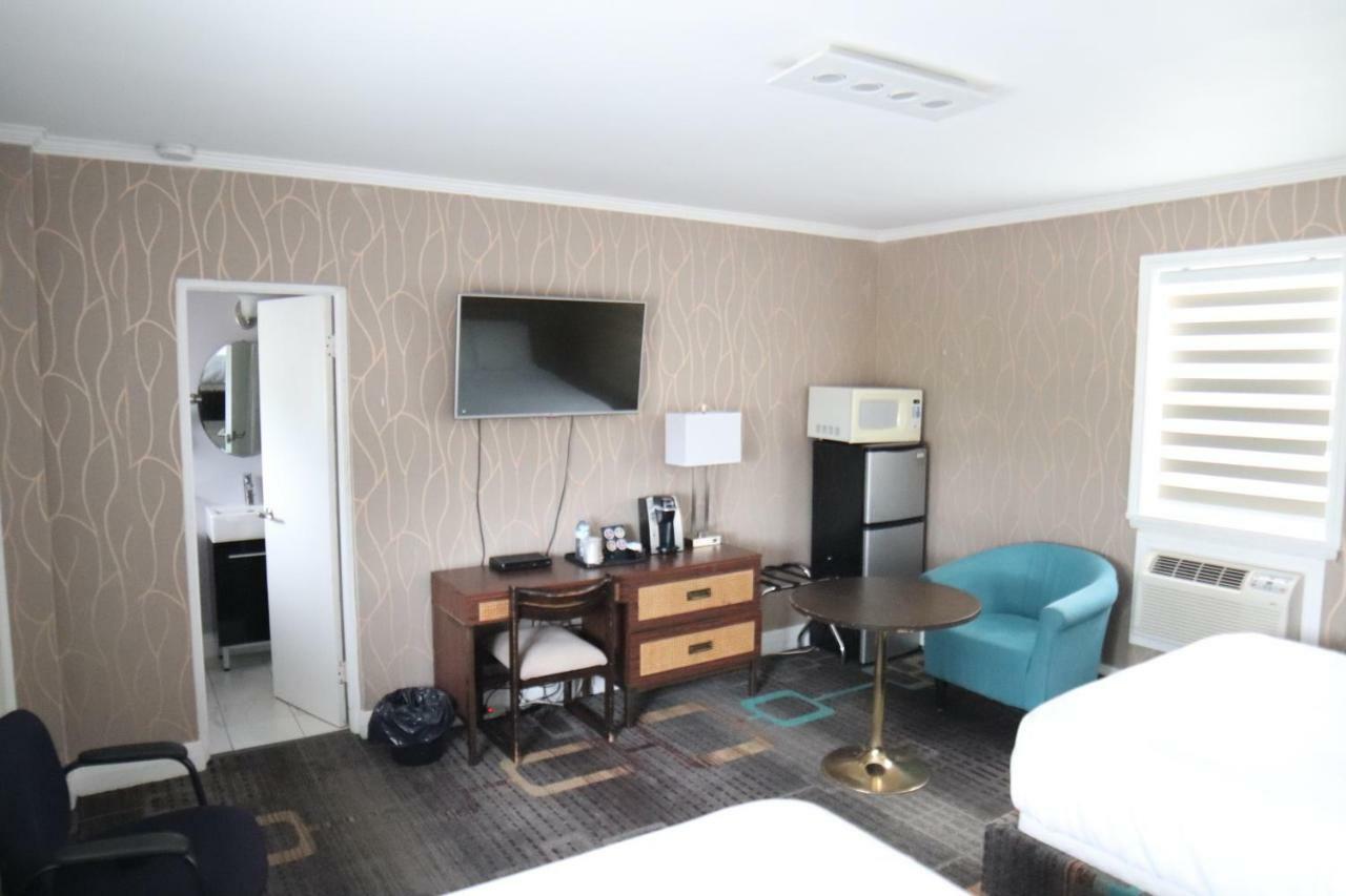 Walkerton Inn Motel ภายนอก รูปภาพ